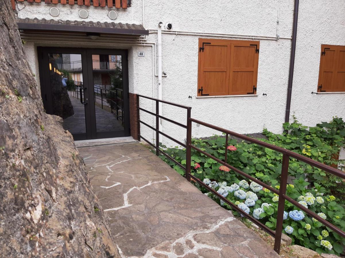 Bilocale A Piazza Brembana Apartment Екстериор снимка